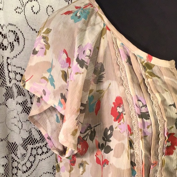 3/$10 - Floral, Flutter Sleeve Blouse - Picture 5 of 7